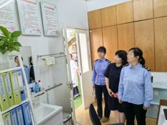 逐项核验食物平安办理台账、消毒记实、食堂从